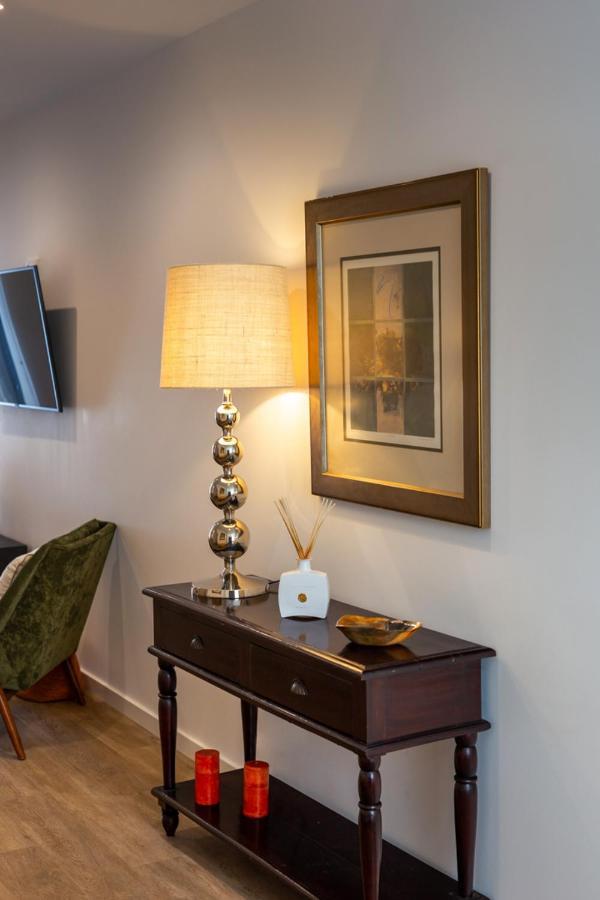 Stupendo- Two Rooms, Patio With Refreshing Pond-Center-Air Conditioning-Free Park Lisboa Eksteriør billede